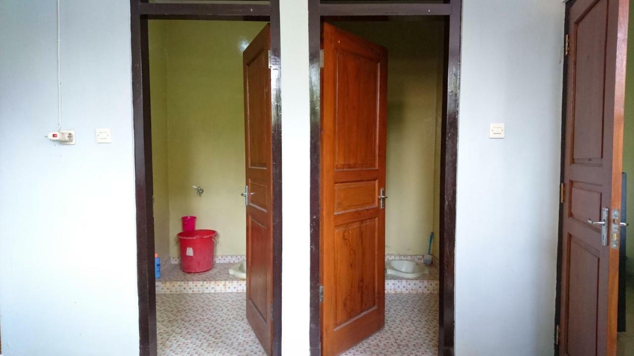 Appartamento Srikaloka 12 Kostel - For Female And Couple Yogyakarta Esterno foto
